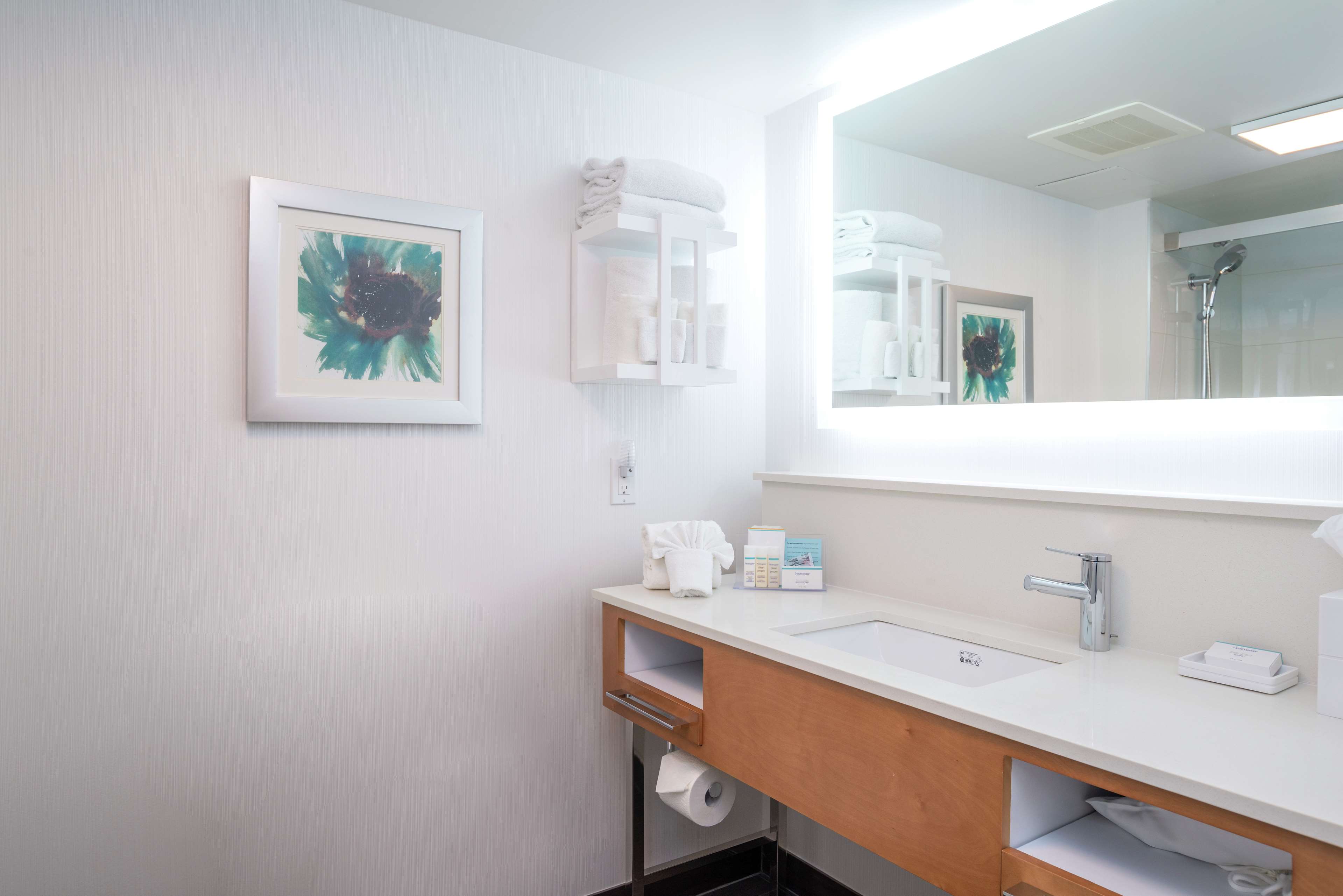 Hampton Inn and Suites by Hilton, Downtown Vancouver - Tap to explore photos