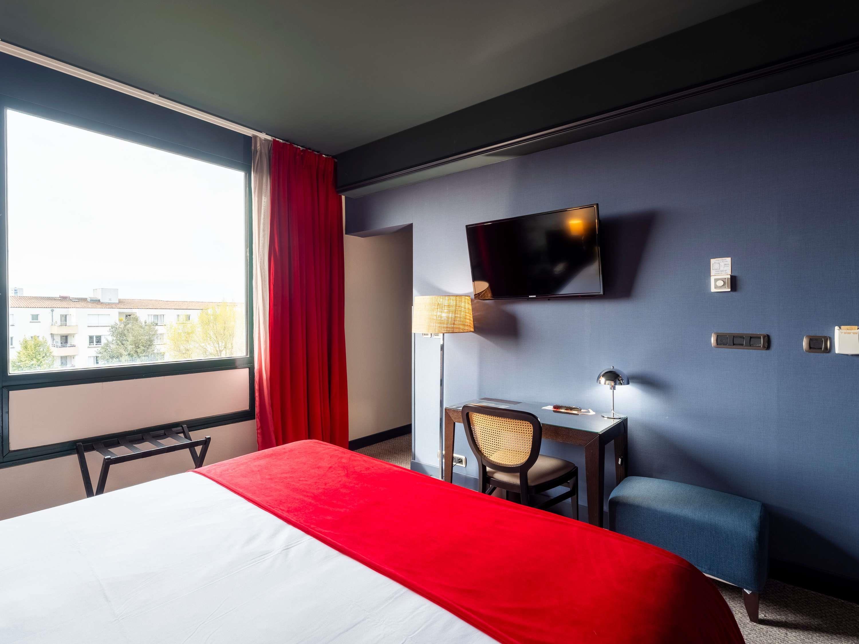 MERCURE BORDEAUX CHARTRONS - Tap to explore photos