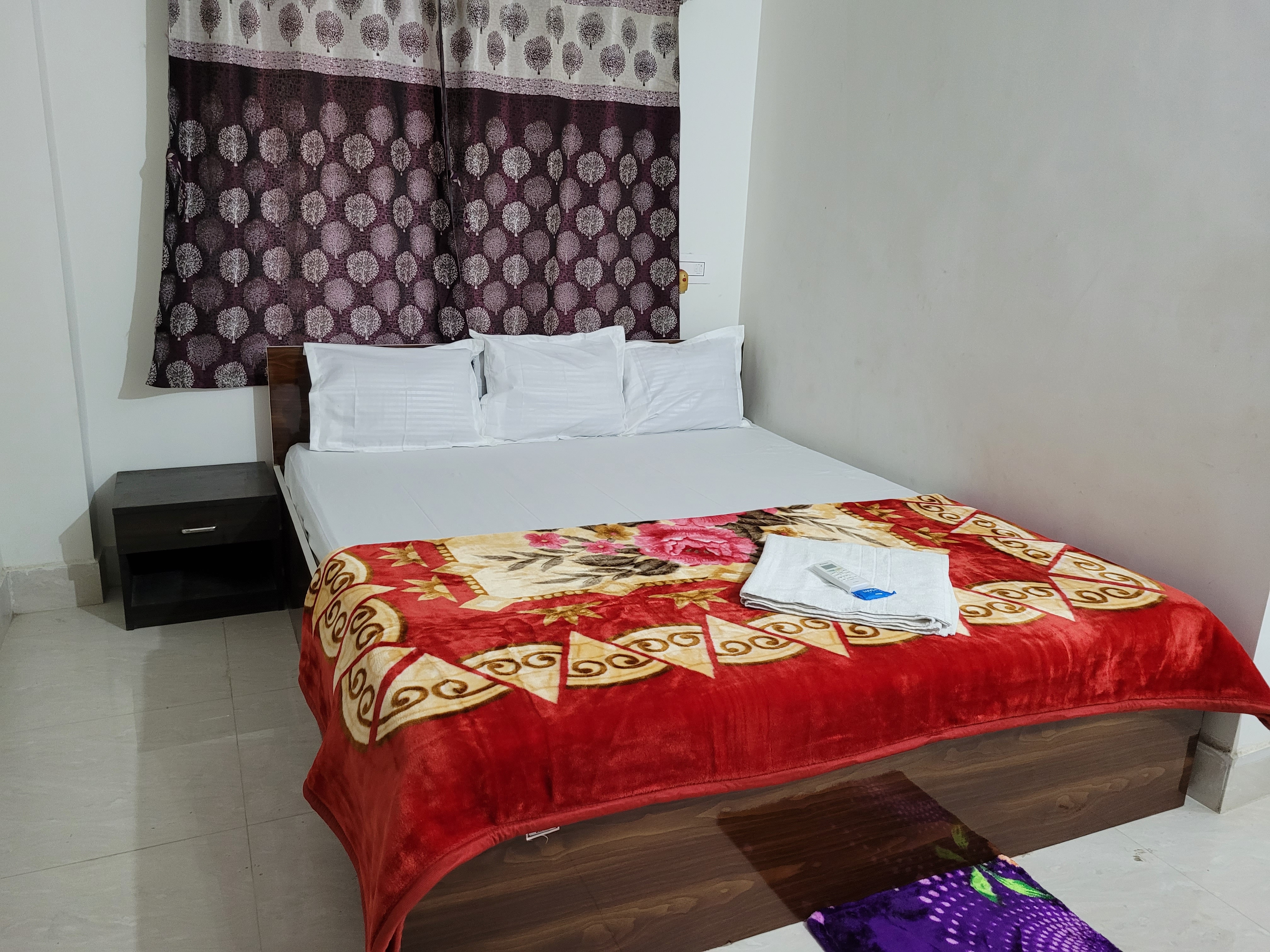 RAJDEEP GUEST HOUSE - Tap to explore photos