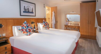 Queensway Hotel, Sure Hotel Collection by Best Western Room Type - 2 Single Beds, Non-Smoking, Standard Room