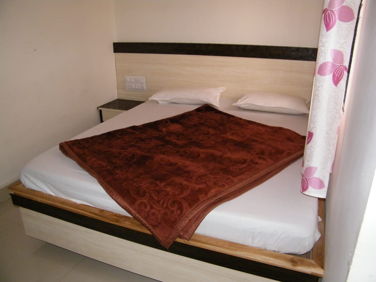 Hotel Lavina - Tap to explore photos