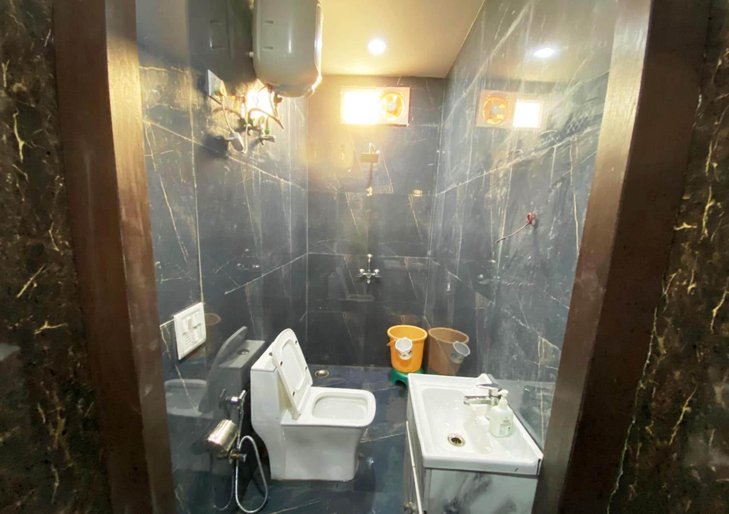 GoBravo 72 -3Bhk Farm with Pool and Garden Sec 150 Noida - Tap to explore photos