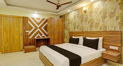 JPS Palm Inn Room Type - Super Deluxe room with private balcony