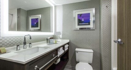 DoubleTree by Hilton Winston Salem - University, NC Room Type - 2 QUEEN BEDS