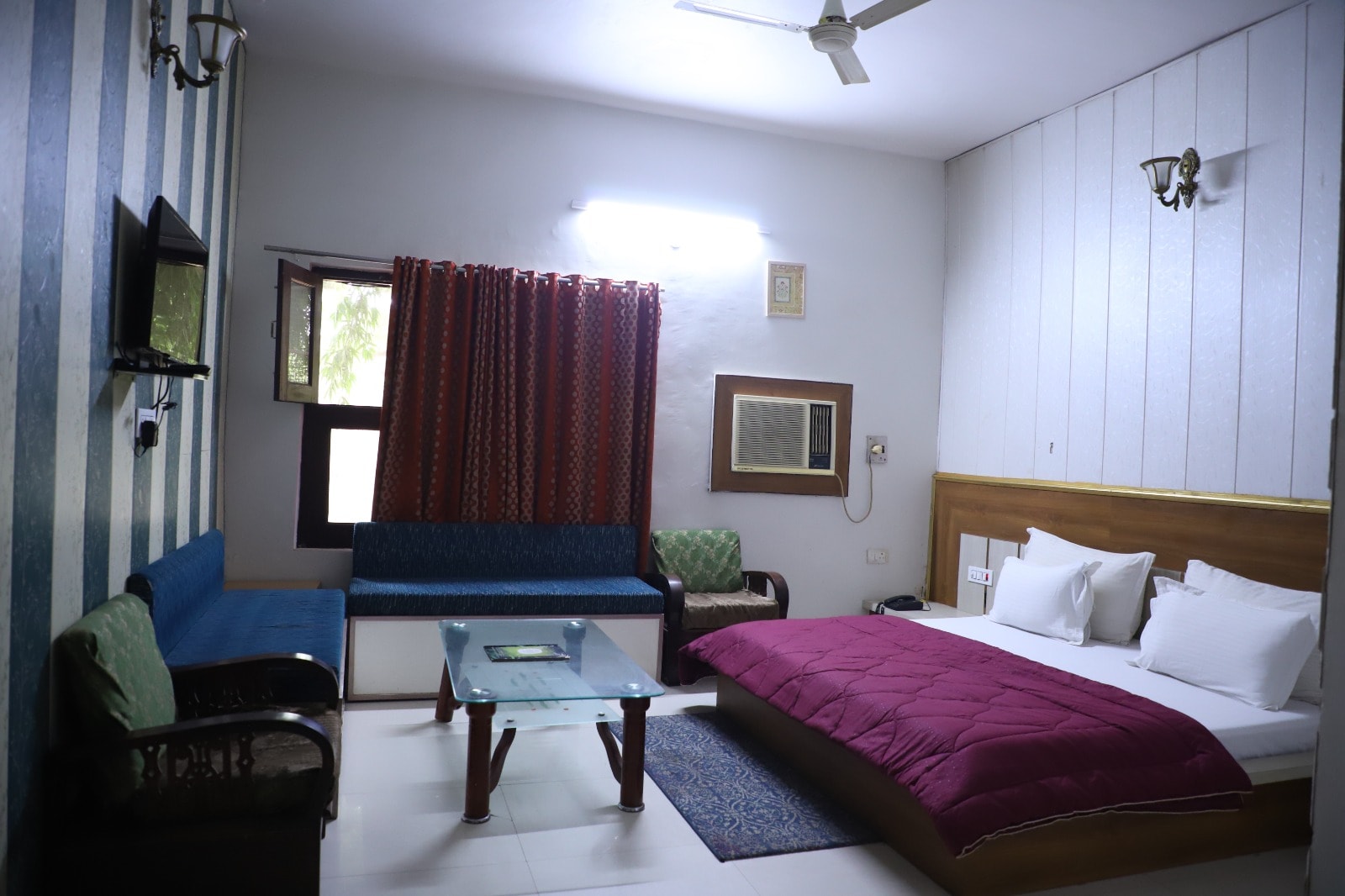 Shri Nehas Hotel And Restaurant - Tap to explore photos