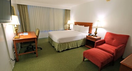 Ramada Plaza by Wyndham Waikiki Room Type - 1 Queen Bed, Non-Smoking