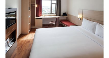 ibis Saigon South Room Type - Standard room with 1 Queen bed ibis Saigon South Room Type - Standard room with 1 Queen bed