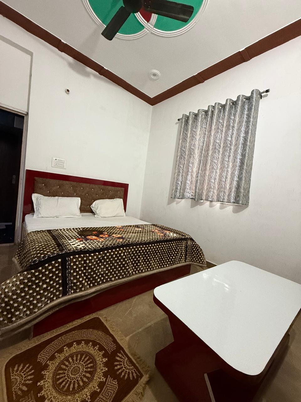 Hotel Sharda Palace - Tap to explore photos