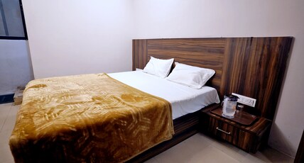 Hotel mahakal Kanak Room Type - NON AC DELUXE DOUBLE BED ROOM