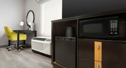 Hampton Inn & Suites by Hilton El Paso/East Room Type - 2 QNS W DRINKS-SNACKS NS