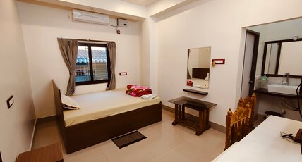 SHREE BALAJI GUESTHOUSE Room Type - Deluxe Double