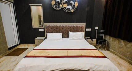 HOTEL SANDHYA PAYING GUEST HOUSe Room Type - Deluxe Double bed AC Room