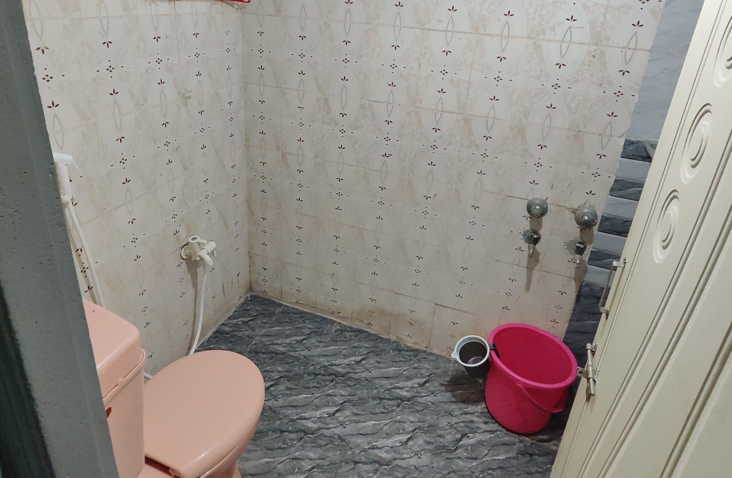 AVI Home Stay 2nd floor - Tap to explore photos