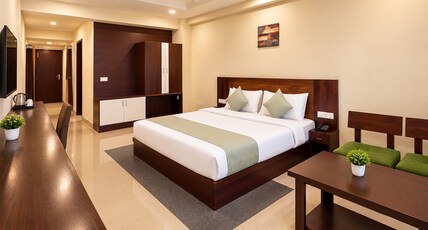 Hotel Shubham Grand || Near KIIT, DLF Cyber City & Infocity Room Type - Deluxe Room
