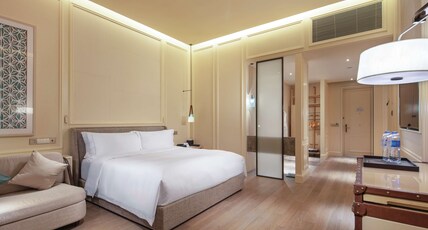 Hilton Dalian Golden Pebble Beach Resort Room Type - KING EXECUTIVE ACCESSIBLE
