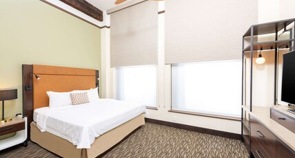 Homewood Suites by Hilton Indianapolis-Downtown Room Type - 1 BDRM STE 1 KING NONSMOK