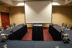 Holiday Inn Hotel Pewaukee-Milwaukee West