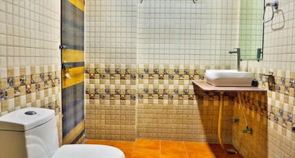 Hotel Tak International Room Type - Premium Room with Bathtub