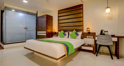 Treebo Blue Moon Powai Room Type - Deluxe Room