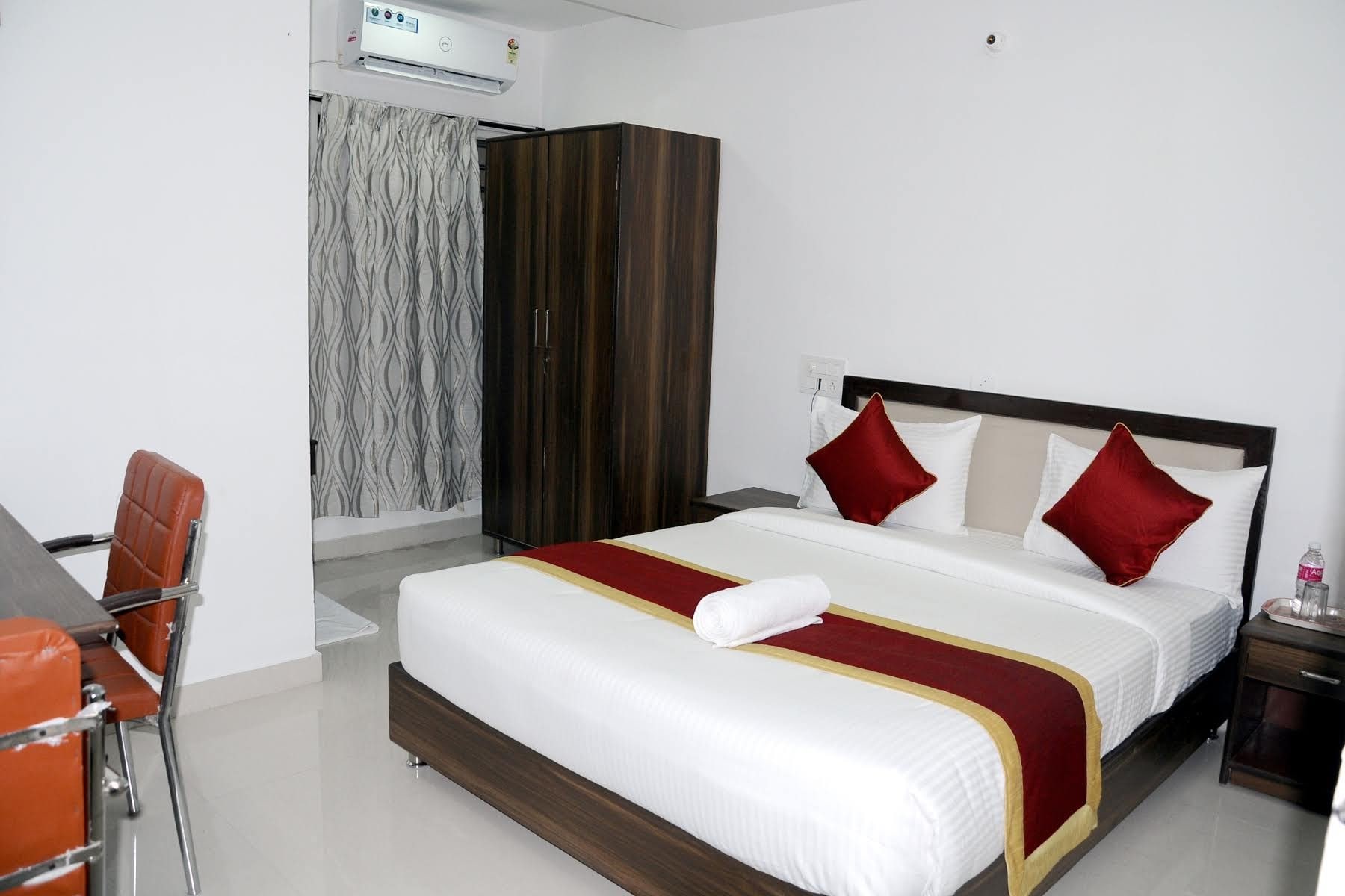 HOTEL ORANGE SUITES - Tap to explore photos