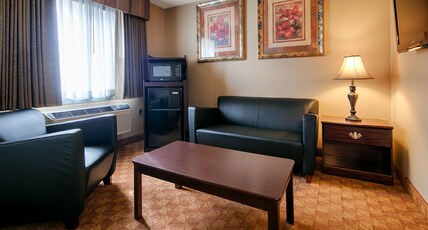 Best Western Fallon Inn & Suites Room Type - Suite-2 Double Beds, Non-Smoking, Third Bed King Bed, Microwave And Refrigerator, Continental Breakf