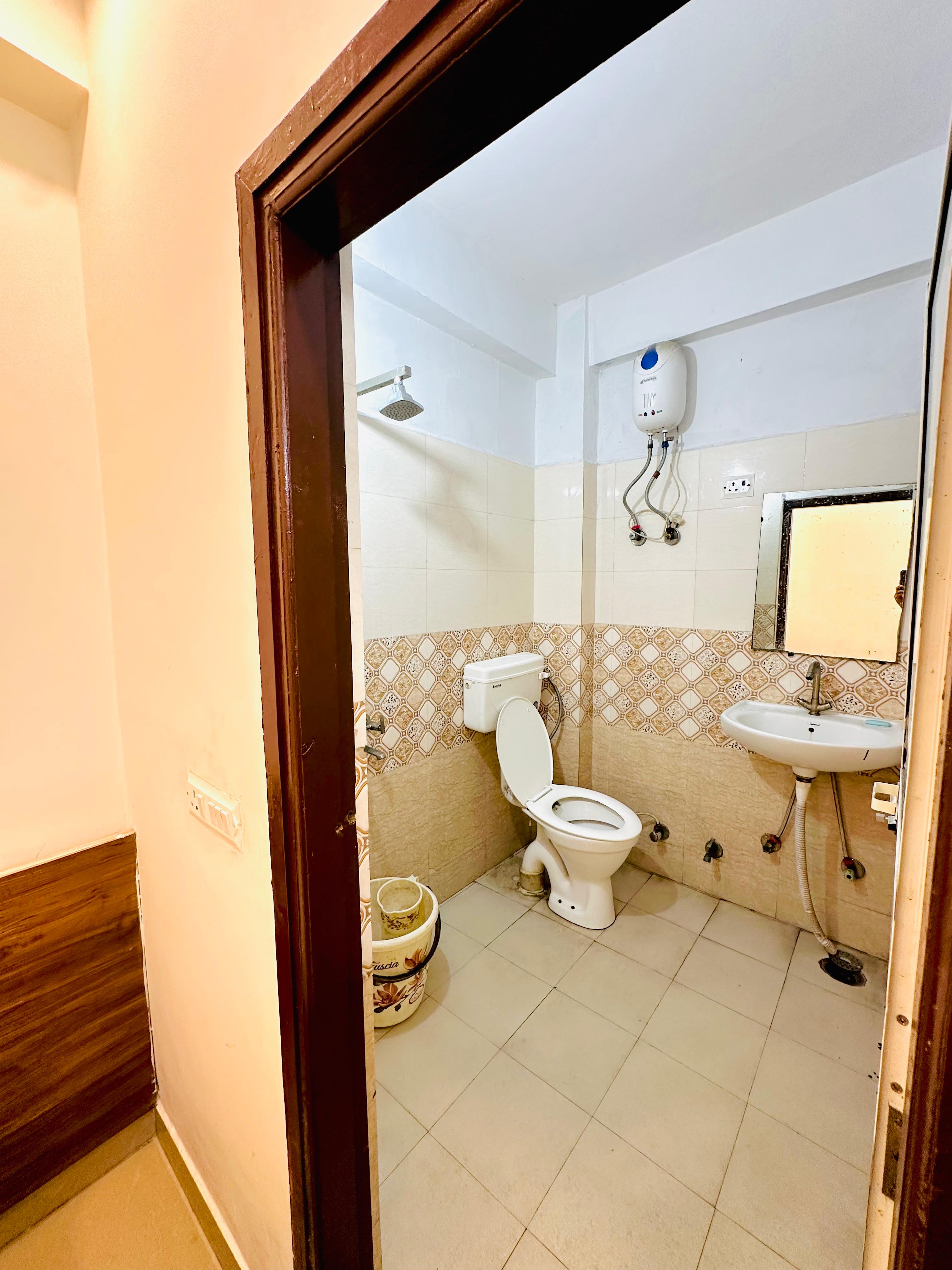 Galaxy Plaza Mayur Vihar Phase 1 - Tap to explore photos