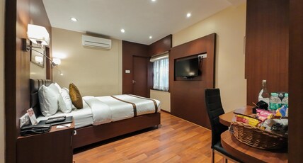 Hotel Sawood International Room Type - Deluxe Room With Workdesk and Wi-fi