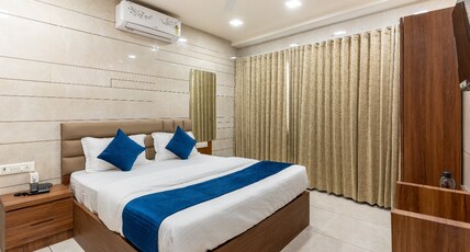 HOTEL NOBLE INN Room Type - Super Deluxe Room