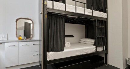 Azzurro Pod Hotel - Central Sydney Room Type - Mixed Pod Twin with Ensuite Bathroom