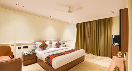 Hotel Elvilla Model Town Room Type - Premium Room