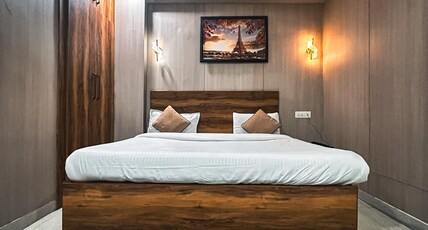 Blueberry Premium Hotel Room Type - Deluxe Room