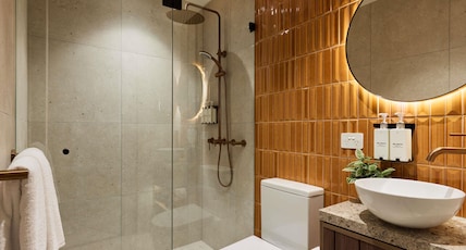 The Clarence Hotel Sydney Room Type - Superior Room with 1 queensize bed