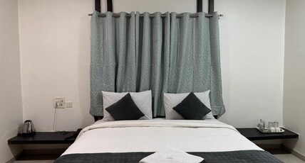 Hotel Chintamani Deluxe Room Type - Ac Premium Room