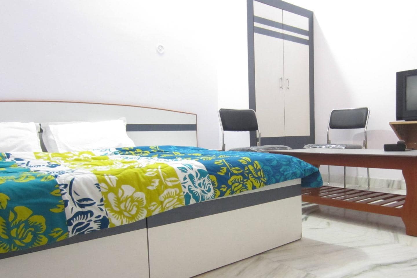 Hotel Kesar Palace - Tap to explore photos