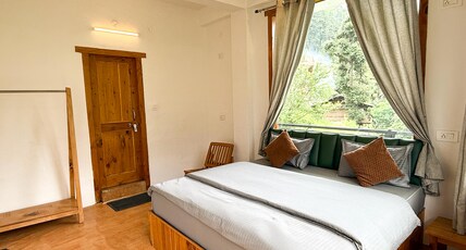 Young Monk Hostel & Cafe Jibhi Room Type - Deluxe Double Room (Age from 18-40 Years Only - No Family)