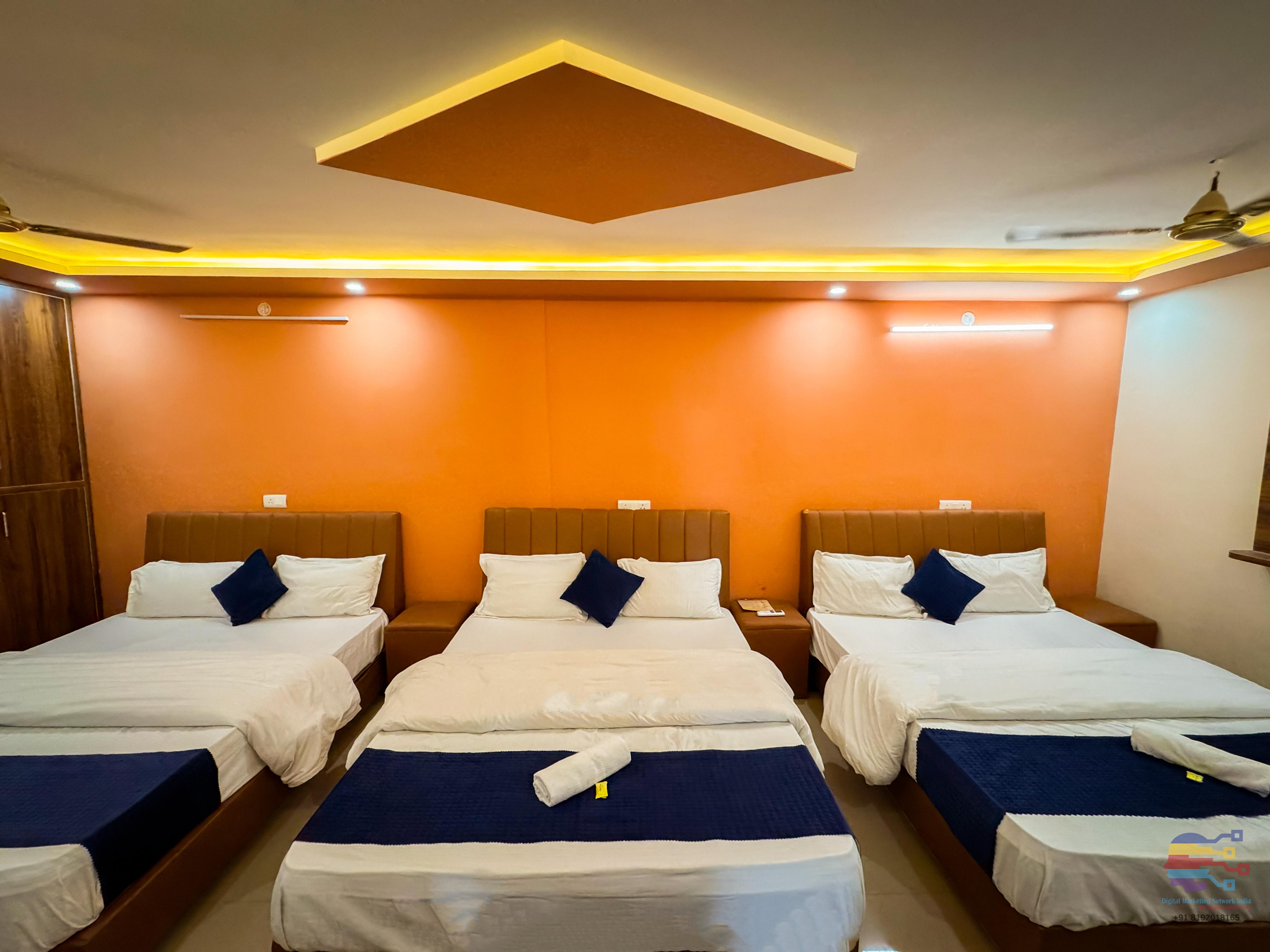 Hotel Thakur Harshit Bihari Kunj - Tap to explore photos