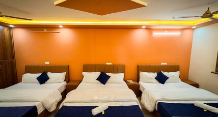 Hotel Thakur Harshit Bihari Kunj Room Type - Superior Family Room with Balcony