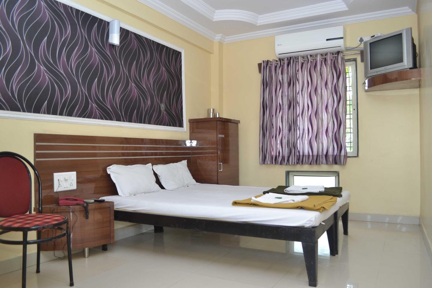 Hotel Shree Sai Vishwa - Tap to explore photos