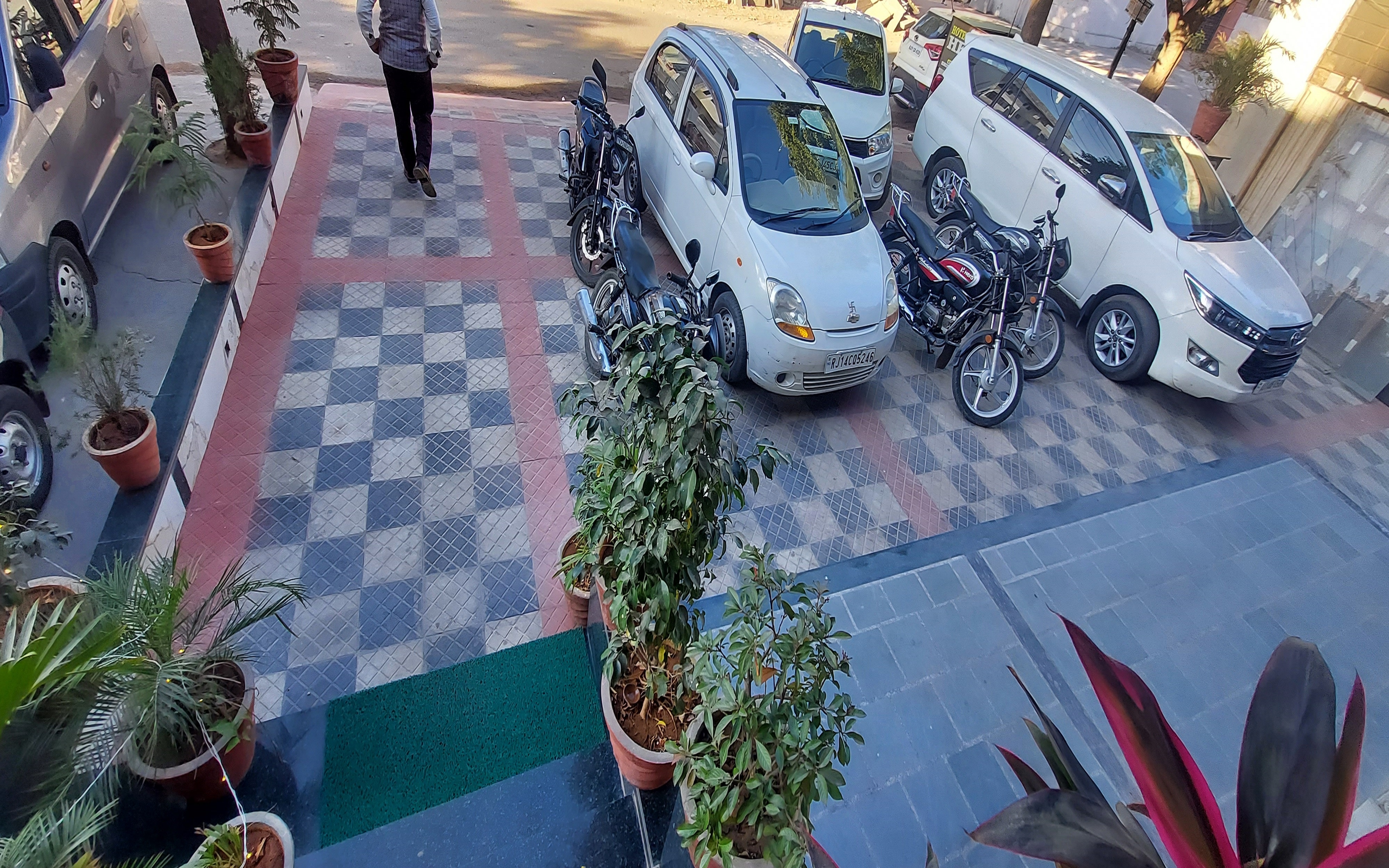 Hotel Heera Palace - Tap to explore photos
