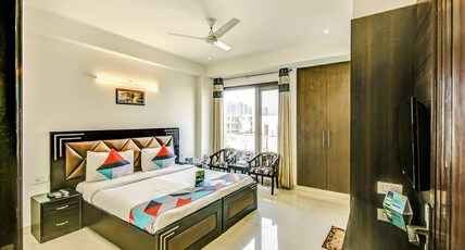 Via Hemkunt Residency - Nr Yatharth Super Speciality Hospital - Noida 110 Room Type - Deluxe Room