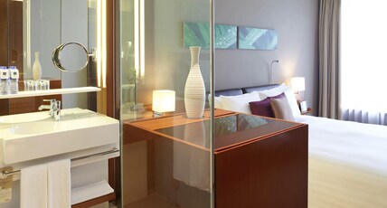Novotel Citygate Hong Kong Room Type - Superior Room, 1 Queen Bed