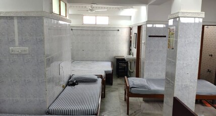 Universal Inn Room Type - 10 Bed Non Ac Room