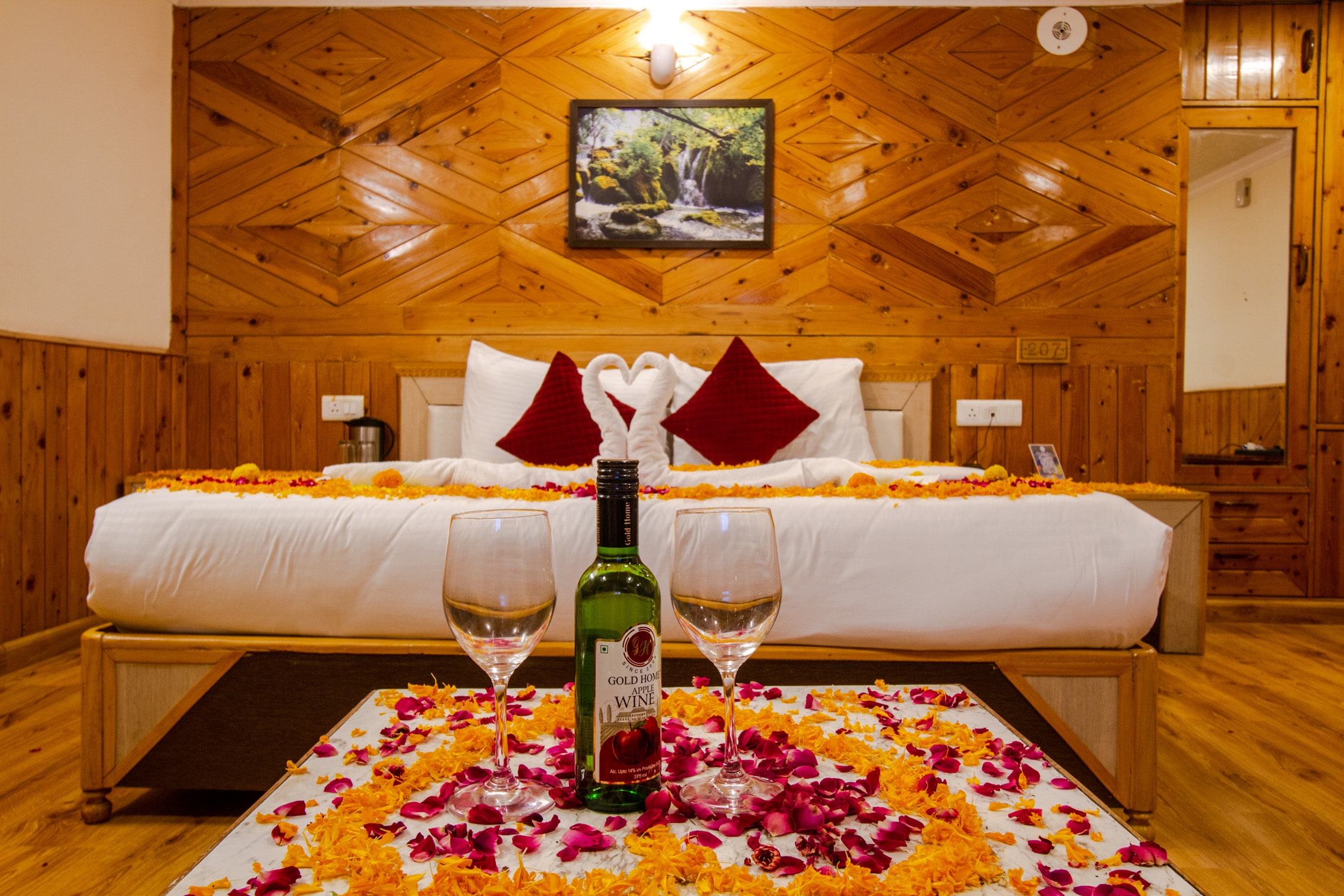 Hotel Monal-5 Min Drive From Mall Road. - Tap to explore photos