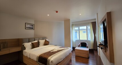 Hotel Arjay Valley Room Type - Deluxe view room