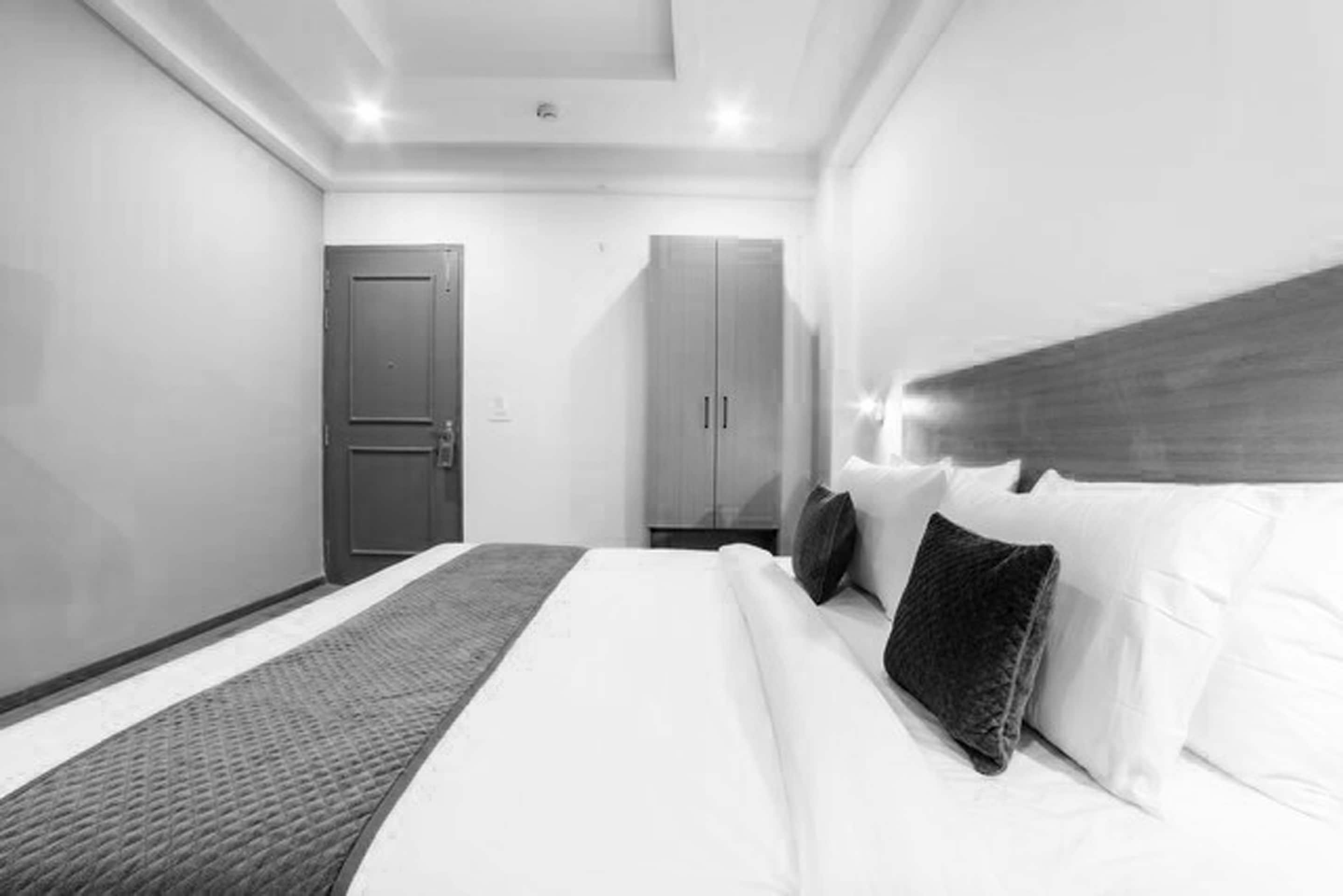 Townhouse Hello Stayz - Tap to explore photos
