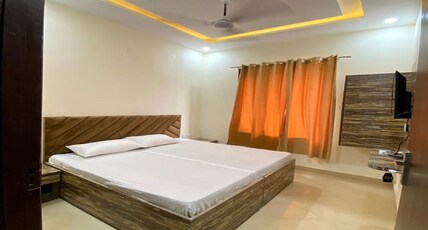 Naman Homestay Room Type - Standard room (AC)