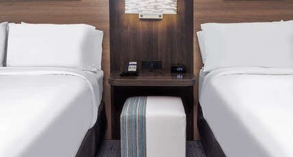 Holiday Inn Express & Suites HOUSTON SW - ROSENBERG Room Type - 2 Queen Beds Comm Mobil Access Tub