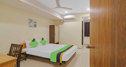 Treebo Tee Room Type - Deluxe Family Room