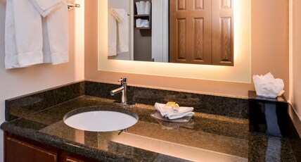 Staybridge Suites INDIANAPOLIS DOWNTOWN-CONV CTR Room Type - 1 Queen Bed Studio Suite