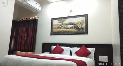 Hotel Gayatri Room Type - Deluxe AC Room